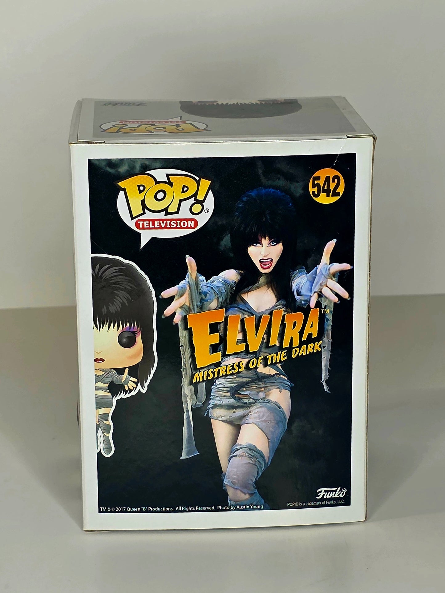 Funko Pop Elvira Hot Topic Exclusive