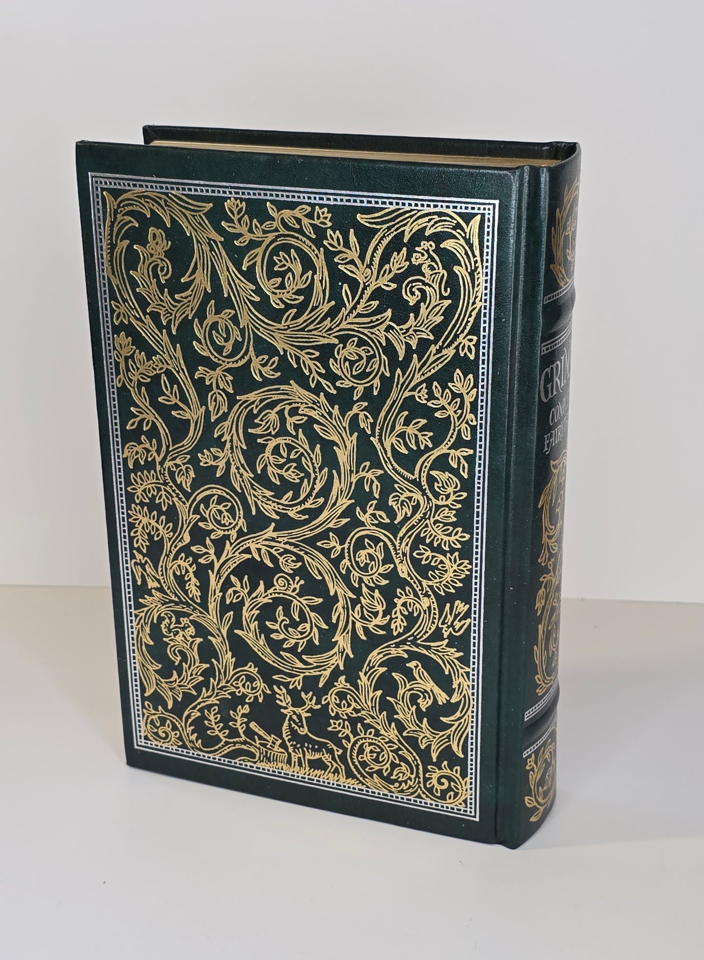 Grimm's Complete Fairy Tales, Barnes & Noble Edition(2009, Hardcover) Illustrated